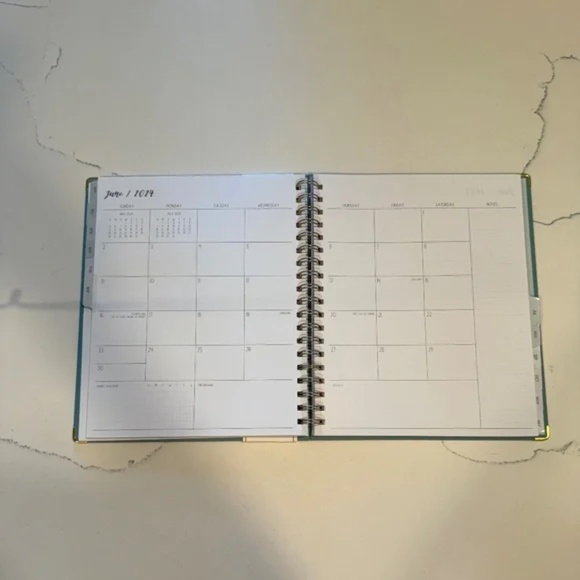 Day Designer | Daily & Monthly Wirebound Hardcover Planning Calendar 2023-2024 - Picture 3 of 5